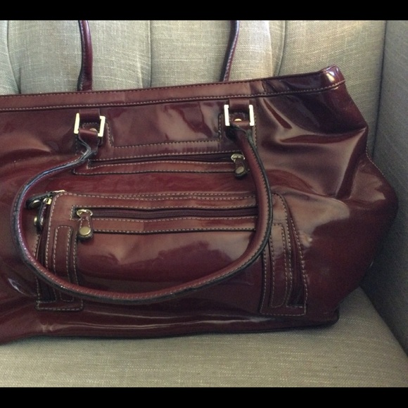 Large carry all bag in burgundy patent - Picture 1 of 16